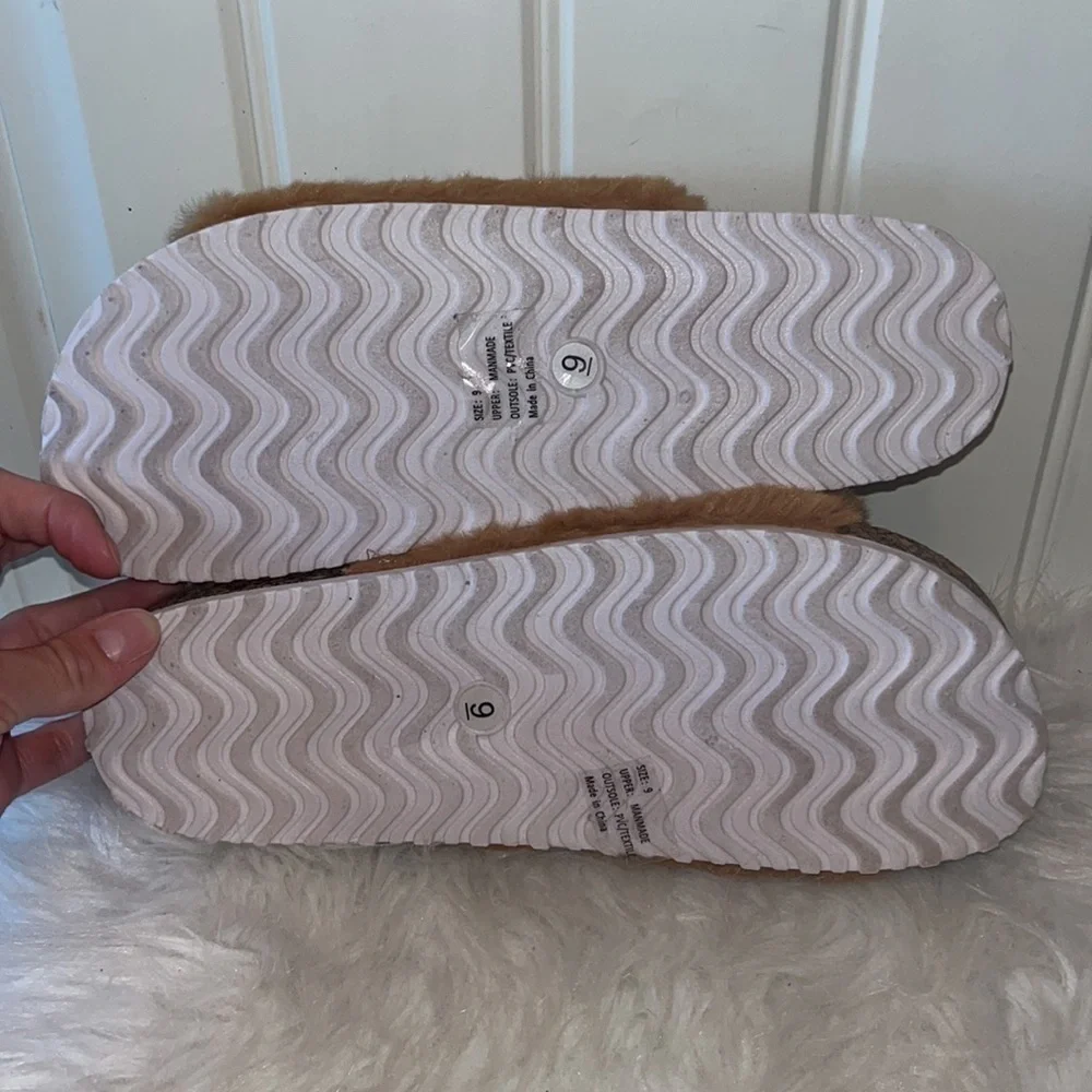 OLIVIA Miller Womens Stephy Furry Casual Slide Sandals teddy bear Tan size 9